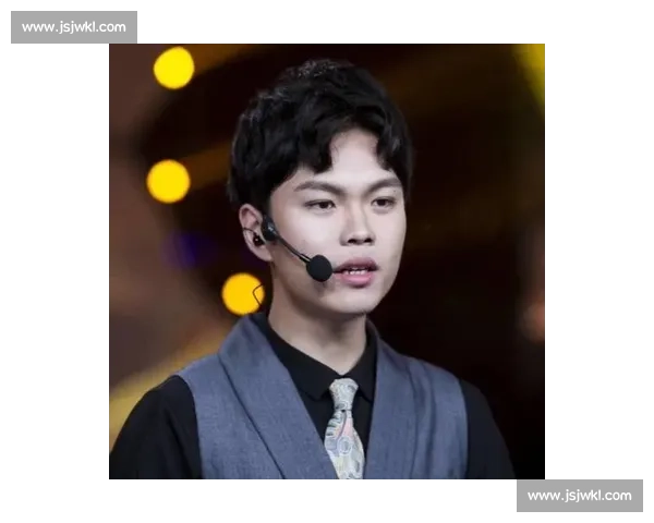 从青涩新人到冠军教头,他用汗水书写电竞梦想的篇章 从青涩新人到冠军教头,他用汗水书写电竞梦想的篇章